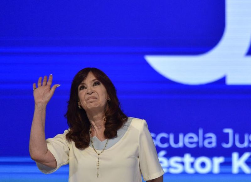 La vicepresidente Cristina Fernández de Kirchner recibió en el Senado a tres intendentes del Conurbano bonaerense.