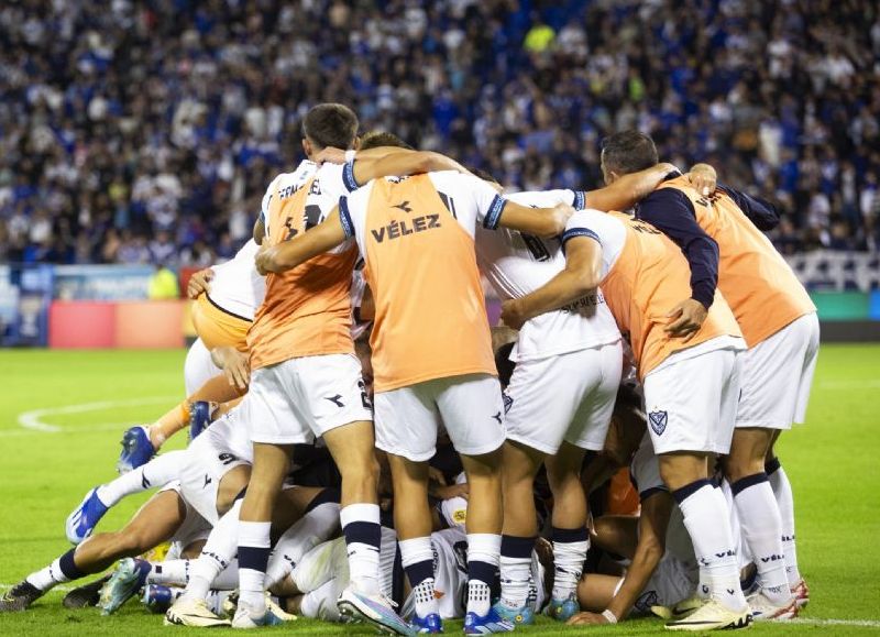 En el Florencio Sola, por la décima fecha de la Copa de la Liga Profesional, un Fortín convulsionado tras apartar a cuatro futbolistas se impuso por 2-1 con doblete de Romero.