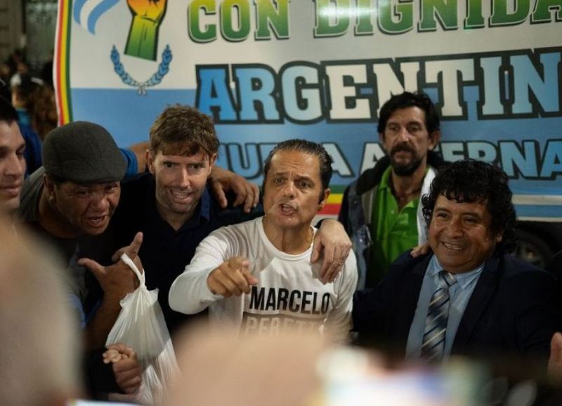 Peretta inició su discurso afirmando: “Me siento defraudado igual que ustedes. Creí que la motosierra era para la casta, pero la usan con trabajadores y jubilados".