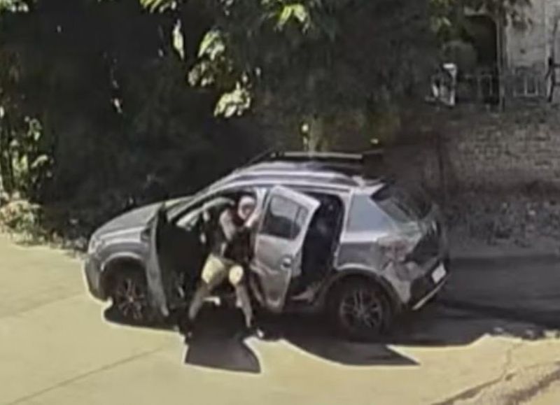 VIDEO | Gritos desesperados en un brutal asalto a un chofer de app de viajes en Lomas de Zamora