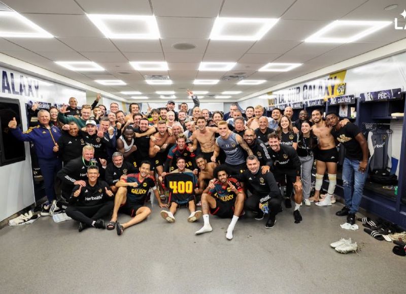 Impulsando la racha positiva de Los Ángeles Galaxy, está un trío de jugadores, quienes están al borde de una histórica temporada.