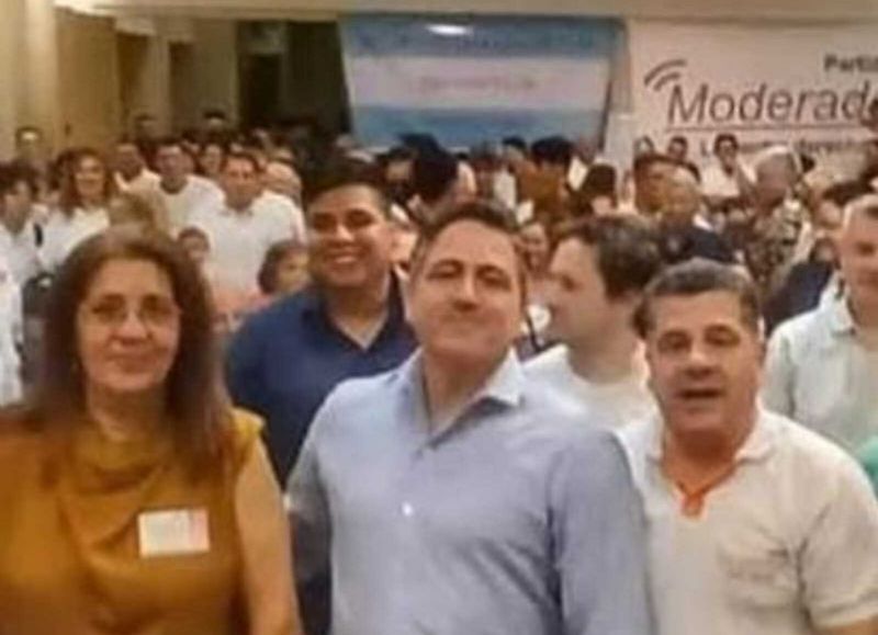 La precandidata a edil junto al senador Francisco Paoltroni y el aspirante a convencional constituyente Walter Eiguren.