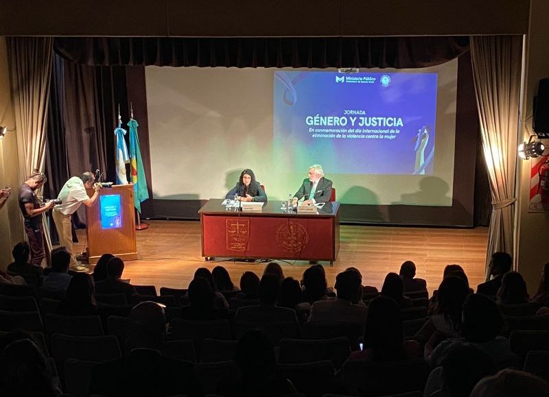 La presidenta del Colegio de la Abogacía de La Plata, Rosario Sánchez, remarcó hoy la necesidad de seguir trabajando desde el Estado y las Instituciones para erradicar la violencia contra las mujeres.