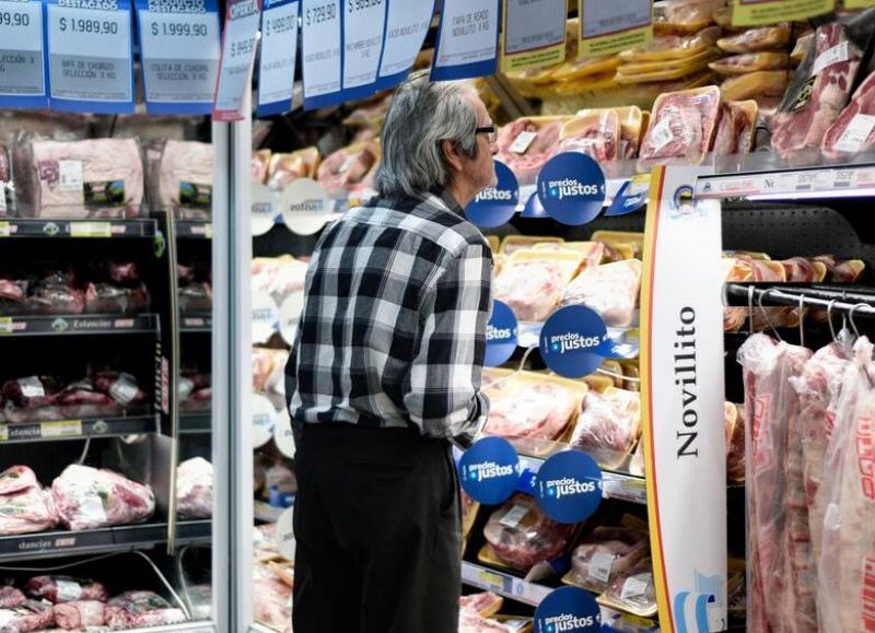 Trabajaron toda su vida para comer las migajas: baja en caída libre el poder de compra de los jubilados de Anses