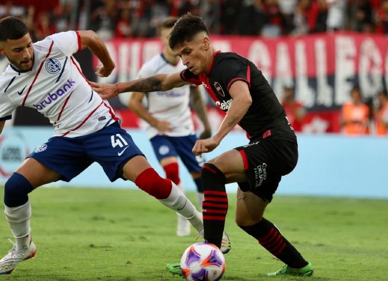 El Ciclón no logró recuperar la cima del campeonato y perdió 1-0 en su visita a la Lepra en Rosario por la octava fecha del torneo local en el estadio Coloso del Parque Marcelo Bielsa.