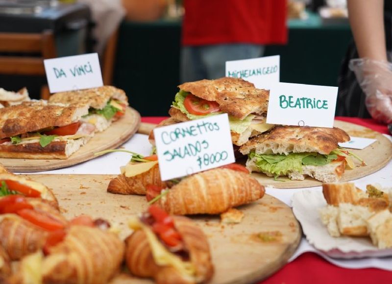 Con más de 80 puestos de comida y 56 gastronómicos italianos, quienes se acerquen al corredor podrán disfrutar de una variedad de platos tradicionales y artesanales del norte, sur y el centro de Italia.