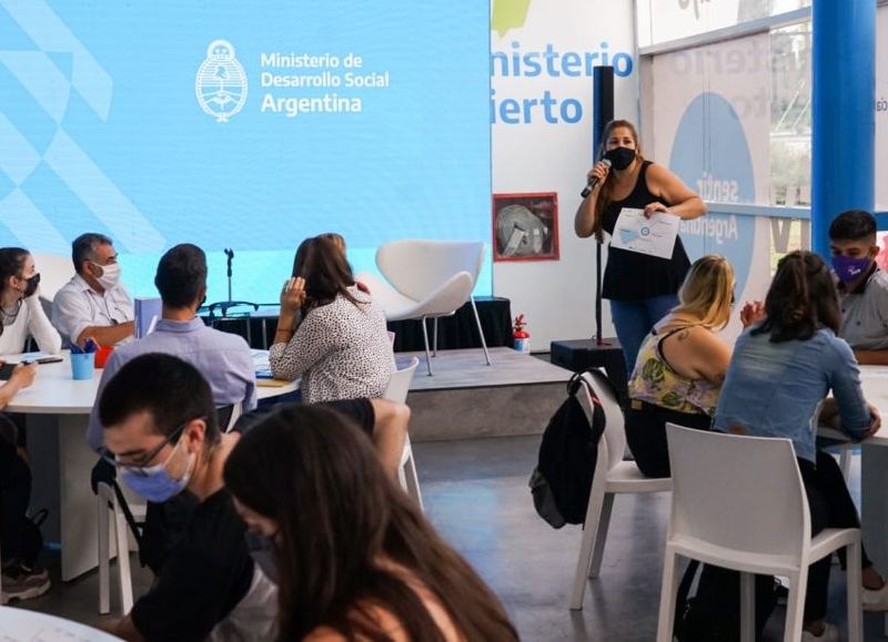 Victoria Tolosa Paz, ministra de Desarrollo Social de la Nación, anunció que 2243 planes del Potenciar Trabajo presentaban irregularidades y que serán dados de baja.