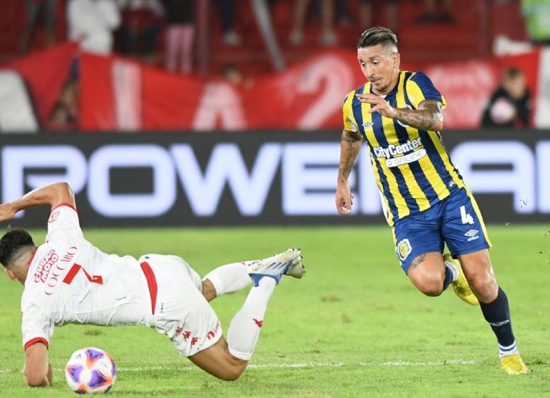 El Canalla se impuso por 2-0 en el Ducó y logró su primer triunfo como visitante ante el Globo, que viene de quedar eliminado de la Copa Libertadores.