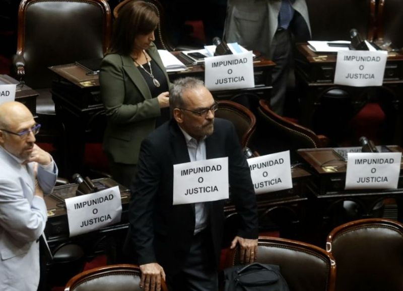 La sesión de la Cámara de Diputados para crear nueve universidades se suspendió en medio de un escándalo, porque los diputados de Juntos por la Cambio la consideraron ilegal.