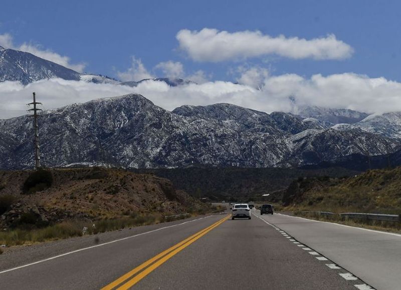La Cordillera de Los Andes, a la altura de Mendoza, atrae a los visitantes con imponentes paisajes y formaciones.