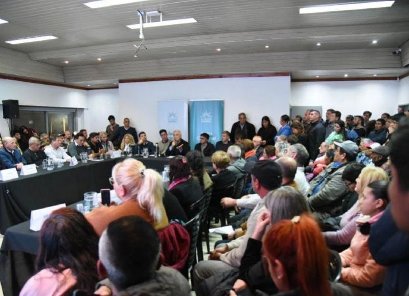 "Es muy importante que vengan y se involucren, porque nadie conoce las problemáticas y las prioridades mejor que ellos", dijo el jefe comunal a los vecinos.