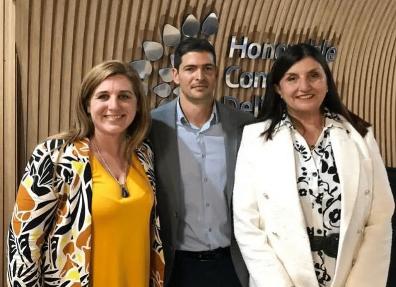 Sandra De Boeuf, Mariana Huber y Diego Muzzio concejales de La Libertad Avanza (LLA) que votaron a favor del bingo.