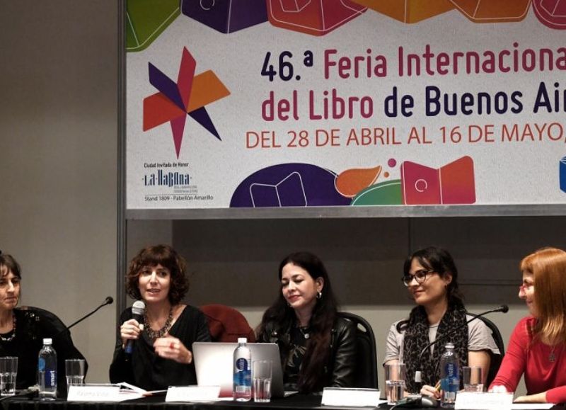Las escritoras conversaron en el marco del ciclo "Diálogo de Escritoras y Escritores de Latinoamérica".