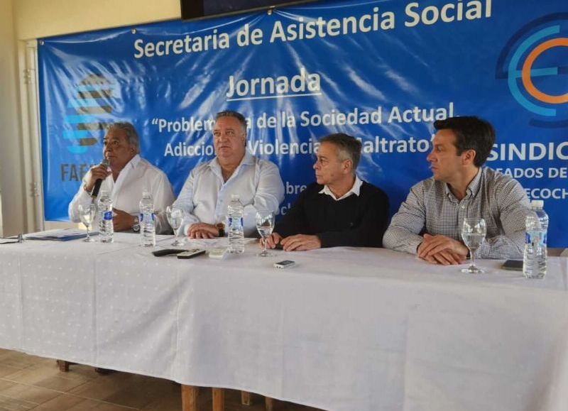 El sindicalista Julio Rubén Ledesma, el senador mandato cumplido Daniel Lovera, el titular del SEC Cristian Arriaga y el intendente de Necochea Arturo Rojas.