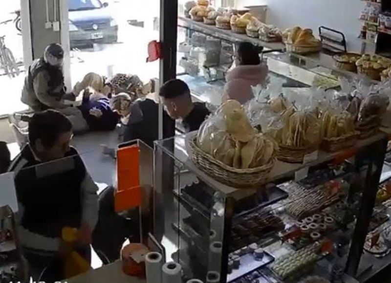 VIDEO | Mar del Plata: así fue el violento robo en una panadería de la avenida Colón