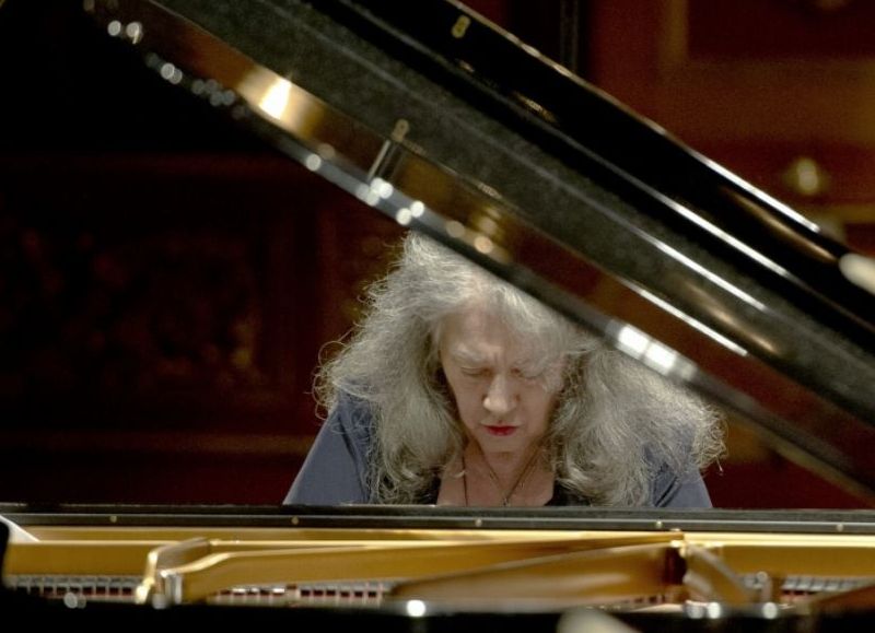 La pianista argentina Martha Argerich regresa al Teatro Colón, donde será el epicentro de un ciclo de conciertos que arrancará el próximo viernes 12 de agosto.