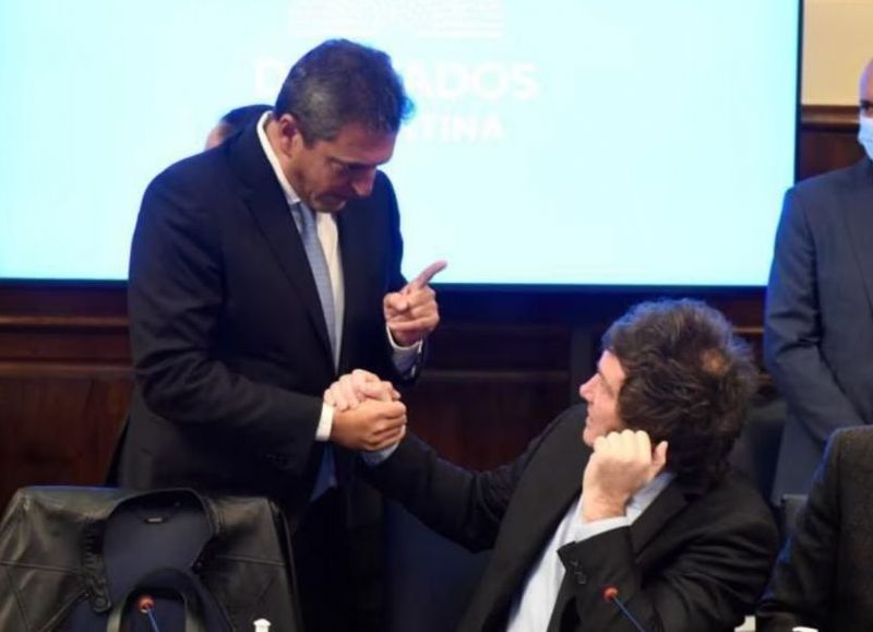 Los candidatos presidenciales Sergio Massa y Javier Milei.