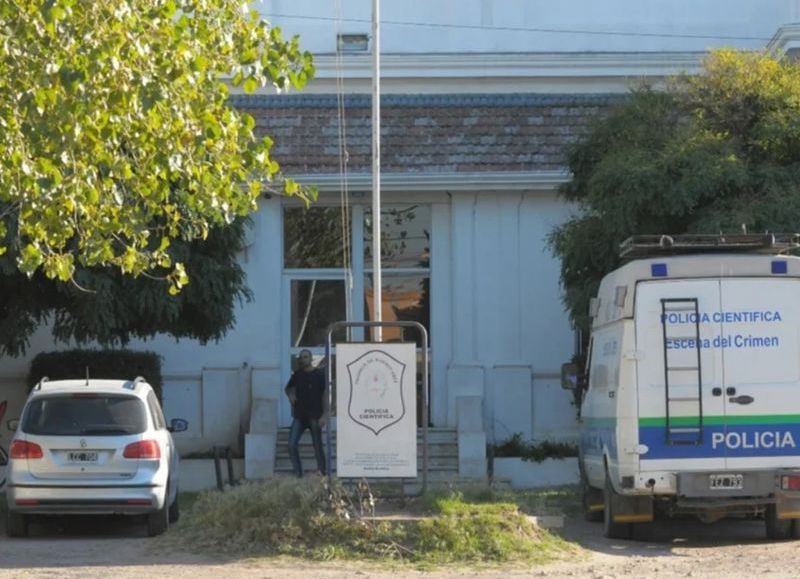 La justicia de Bahía Blanca investiga la muerte de Rosario Sansone, una activista trans de 47 años, encontrada sin vida tras un incendio en su vivienda. La autopsia será clave para determinar si hubo delito.
