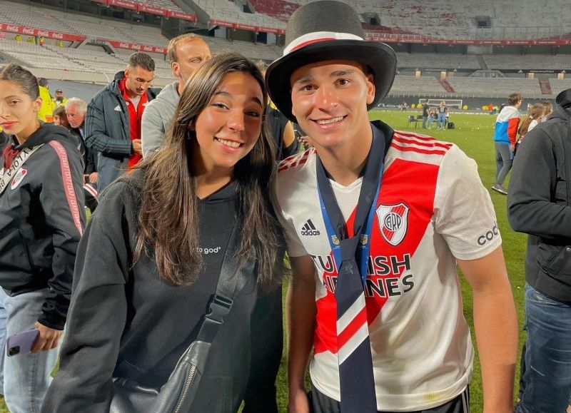 La influencer Luciana Milessi y el futbolista de la Selección Nacional, Julián Álvarez.