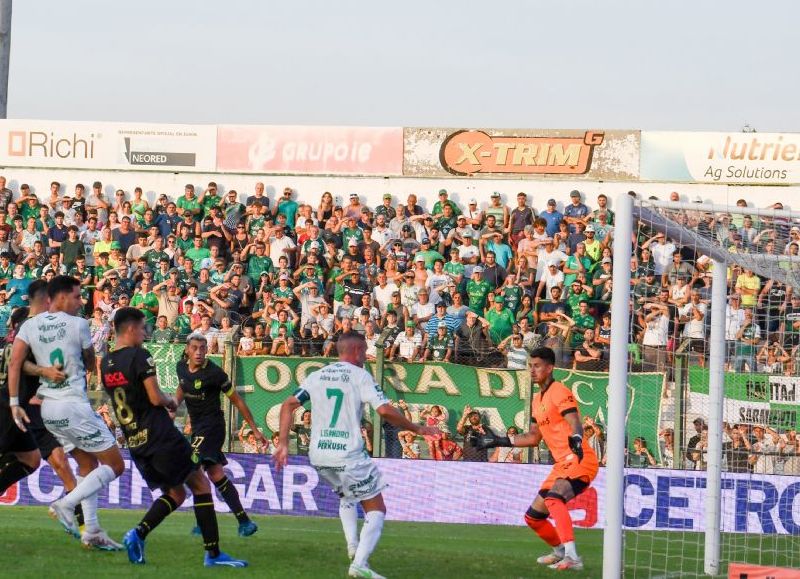 El Halcón de Varela arrancó abajo en el resultado, lo descontó, lo empató y se lo dio vuelta al Verde en Junín.