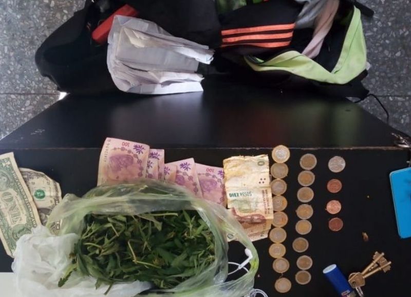 Secuestraron marihuana y dinero en efectivo.