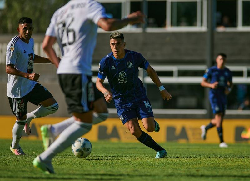 La T se impuso por 1 a 0 gracias a un gol de penal de Ramón Sosa y suma tres sin perder.