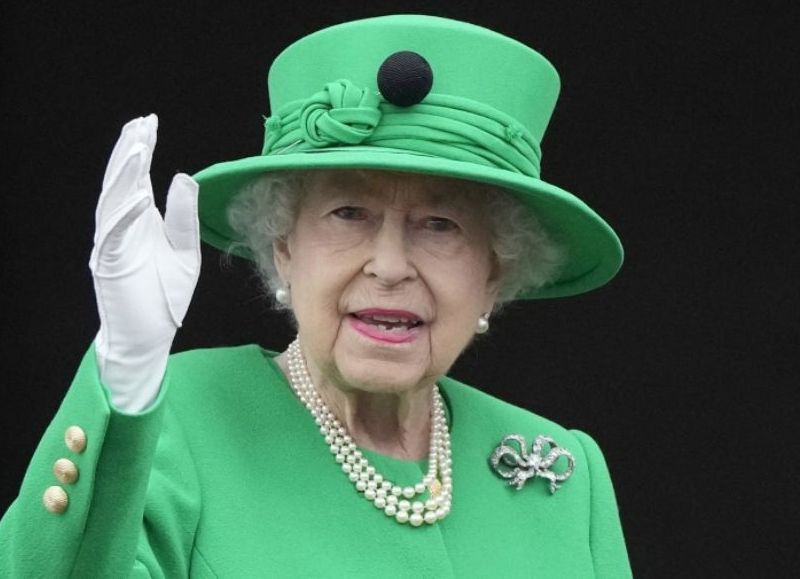 La reina Isabel II de Gran Bretaña, de 96 años, se encontraba este jueves bajo supervisión médica en Balmoral, su residencia de verano en Escocia.