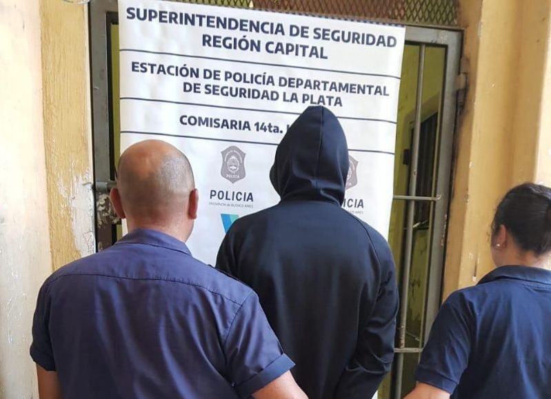 Un hombre de 53 años, oriundo de Caseros, fue detenido luego de un procedimiento realizado por la Policía de la provincia de Buenos Aires.