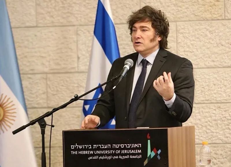En una controvertida charla en la Universidad Hebrea de Jerusalén, el Presidente defendió medidas económicas cuestionadas y anunció decisiones diplomáticas que despiertan críticas.


