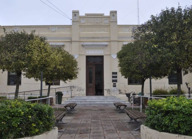 En el hospital municipal vinculado a Coronel Vidal aparecieron mensajes que reclaman intervención por falta de insumos