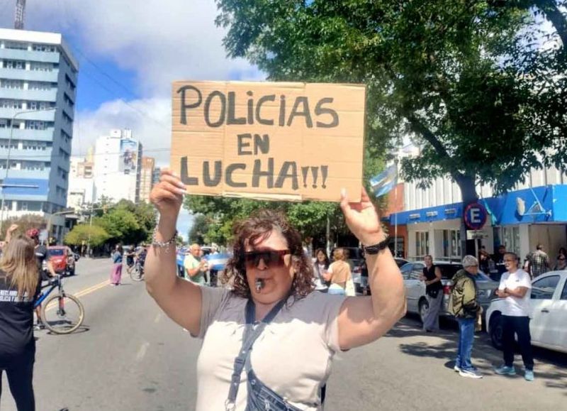 VIDEO | Una manifestación por aumentoS para la fuerza policial generó tensión operativa en Mar del Plata