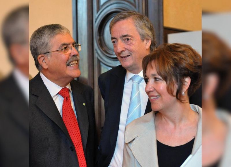 Alessandra Minnicelli junto a su esposo Julio de Vido y al expresidente de la Nación, Néstor Kirchner.