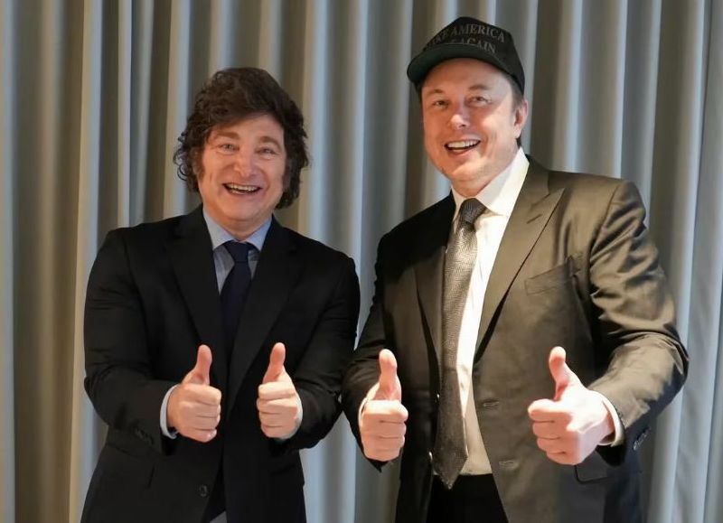 Javier Milei dialogó con Elon Musk sobre la desregulación en Argentina en medio de su gira internacional y la caída de su popularidad.