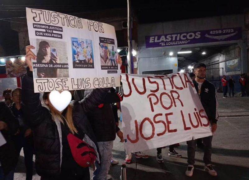 Desde el primer día, los familiares y amigos del joven salieron a las calles a pedir la detención de su suegro, de su novia y la mamá.