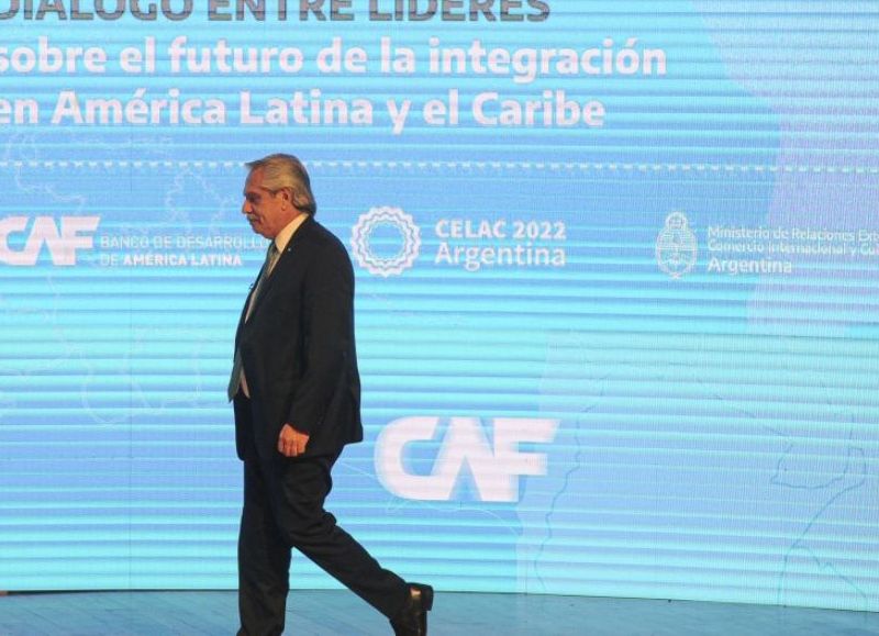 Alberto Fernández se quedó solo tratando de rearmar el gabinete tras la salida inminente de tres ministros que pertenecían a su espacio.