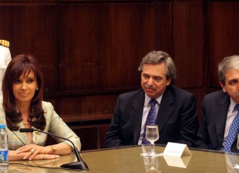 Aníbal Fernández aseguró que la vicepresidenta Cristina Fernández de Kirchner "no está proscripta", argumento que defienden desde La Cámpora al empujar para que vuelva a ser candidata a presidente.