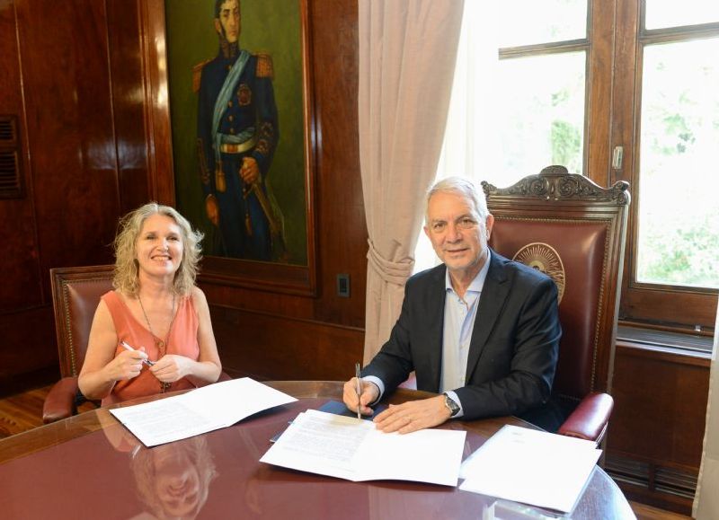 “A partir de este acuerdo, vamos a abrir la puerta a un trabajo conjunto con esta facultad y sus valiosos profesionales, de manera de aprovechar su conocimiento y experiencia para fortalecer la gestión del Municipio en el área social”