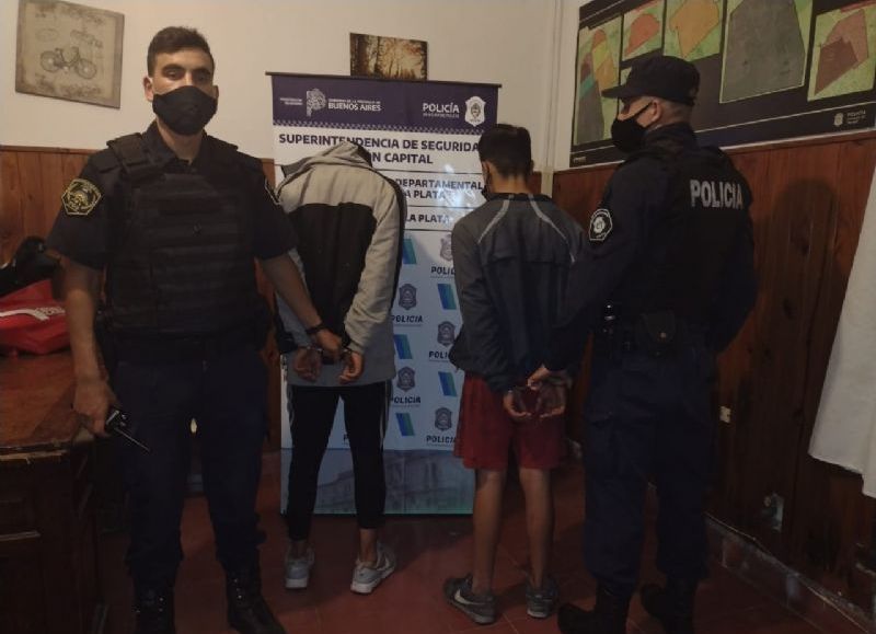 Dos jóvenes de 18 y 21 años fueron detenidos en City Bell en un rastrillaje luego de que robaran.