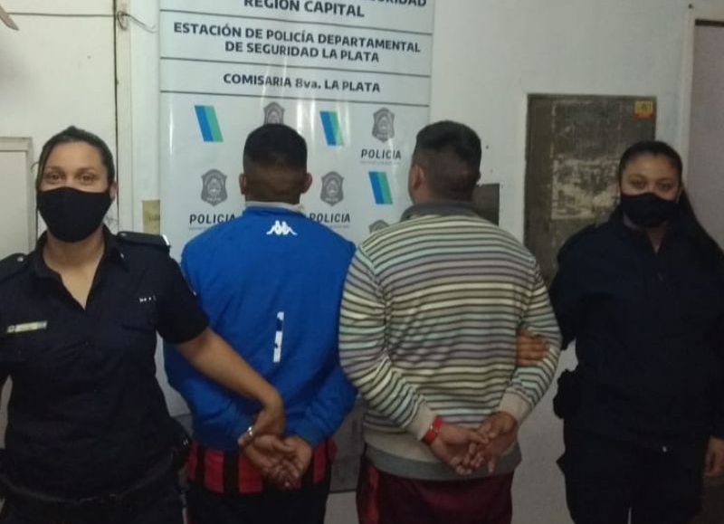 Dos jóvenes de 23 y 28 años fueron detenidos en el barrio Altos de San Lorenzo cuando iban en un auto y al ser identificados detectaron que estaban prófugos de la justicia.