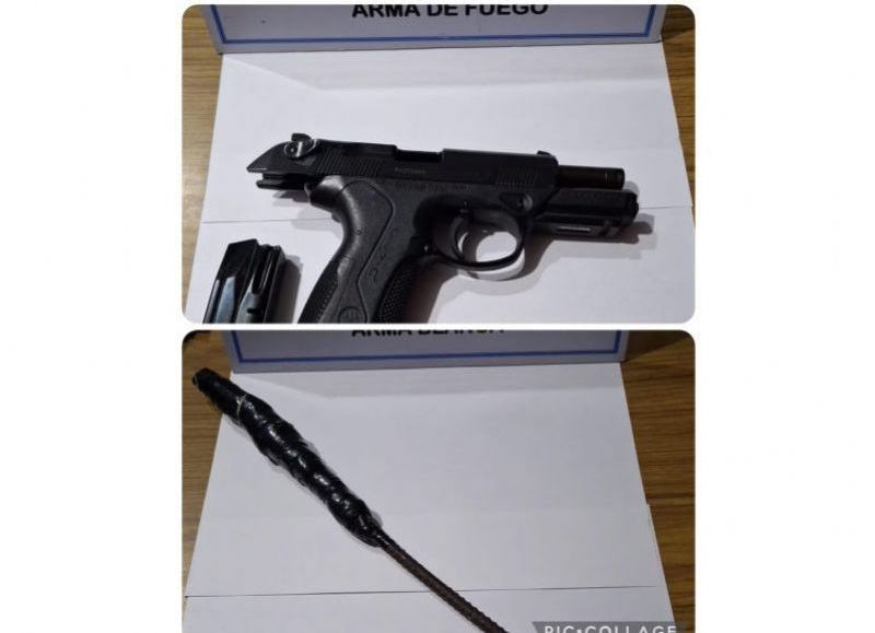 La oficial efectuó cuatro disparos con su arma reglamentaria, impactándole al menos tres en el brazo derecho a la altura del hombro.