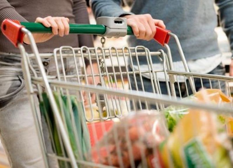 El costo de la Canasta Básica Alimentaria (CBA) se disparó 9 por ciento en febrero, según informó este jueves el INDEC.