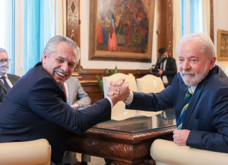 El presidente Alberto Fernández recibió al ex mandatario brasileño Luis Inácio Lula Da Silva en la explanada de Casa Rosada.