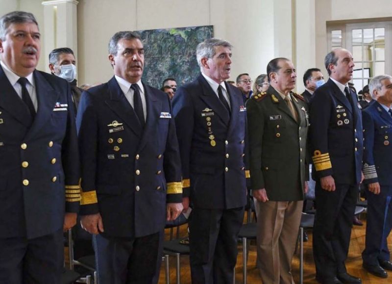 Los ministros de Defensa, Jorge Taiana, y de Ciencia, Daniel Filmus, y el secretario de Malvinas, Guillermo Carmona, encabezaron el acto por el Día de la Afirmación de los Derechos Argentinos sobre las Islas Malvinas.