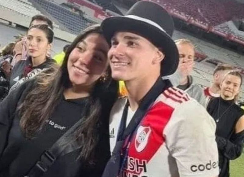 La tiktoker Luciana Milessi junto al futbolista Julián Álvarez durante su estadía en River Plate.