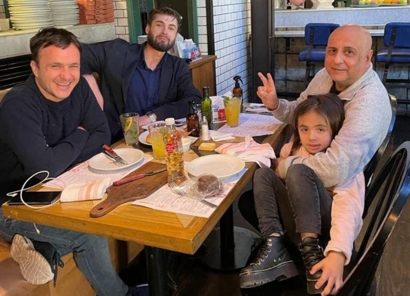 El Presto estuvo este viernes almorzando con sus amigos en La Plata, los periodistas Santiago Sautel de Real Politik y Mario Casalongue, más Lola Alfonsín, ahijada del director de NOVA.