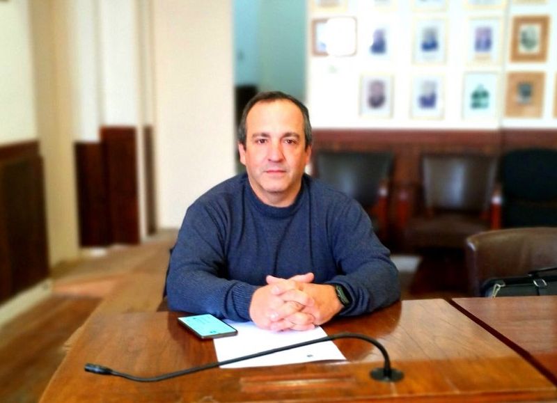 En Mar Chiquita, Cristian Prada enfrenta críticas por su historial como abogado de acusados de femicidio y narcotráfico