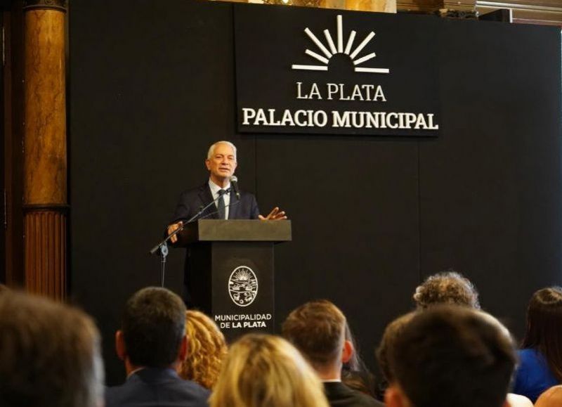El acto se desarrolló en el Salón Dorado del Palacio Municipal.