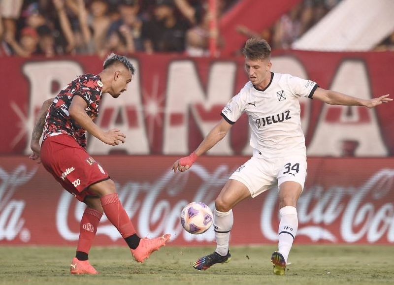 El Rojo se puso en ventaja antes del minuto, pero el Guapo lo igualó rápido y terminaron 1-1 en el Estadio Claudio Chiqui Tapia por la séptima fecha.