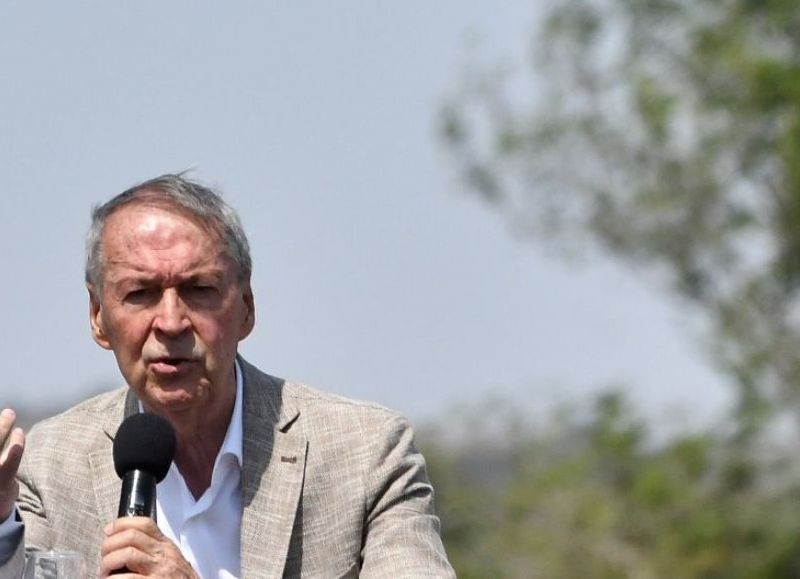 La foto de Juan Schiaretti atravesado por una banda presidencial será la primera acción del gobernador cordobés en su demorado lanzamiento nacional.