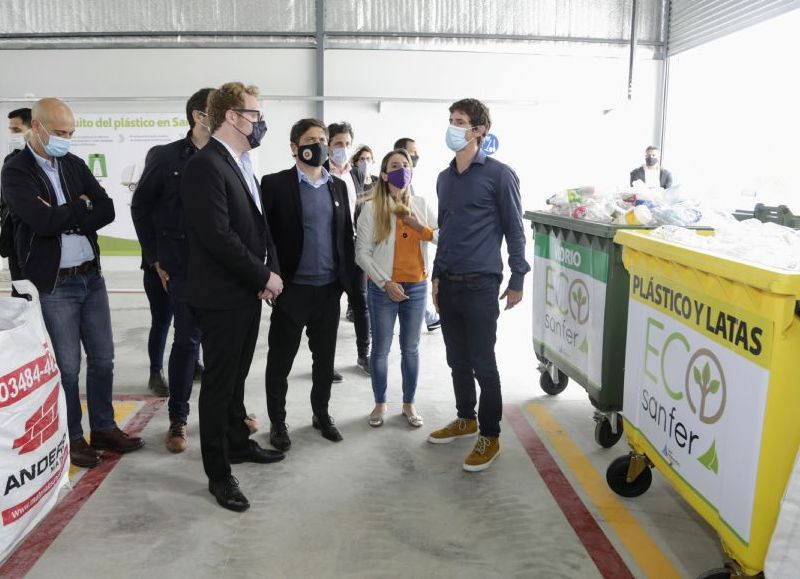 Junto al intendente Juan Andreotti y la secretaria Eva Andreotti, Axel Kicillof recorrió también la nueva planta de reciclado municipal y las obras de pavimentación sobre la ruta 197.